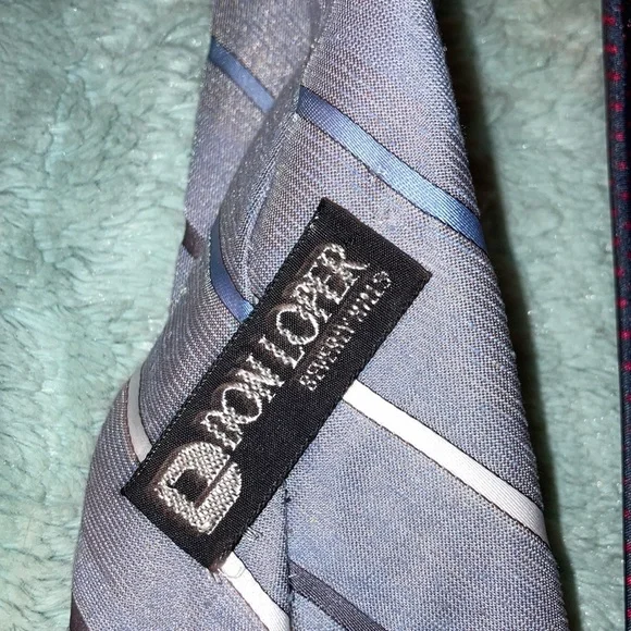 Bundle of 4 men’s neckties, various sizes and materials.           $15 - Picture 3 of 9